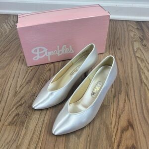 Dyeables Heels Pumps White Satin Pointed Toe Slip On 7.5B